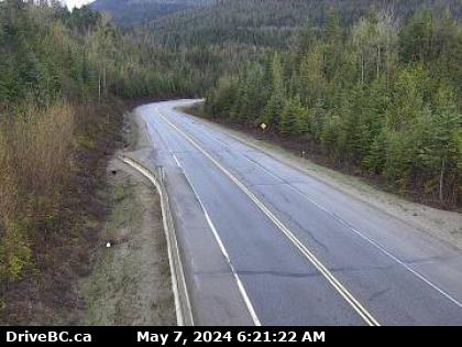 Hwy-16, at West Twin Creek, looking west. (elevation: 895 metres) Traffic Camera