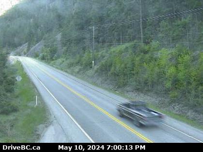 Hwy-3, about 1.4 km east of Bromley Rock Provincial Park, looking east. (elevation: 565 metres) Traffic Camera