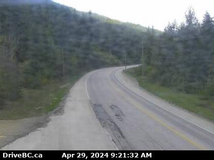 Traffic Cam Hwy-1 at Annis Pit, 8 km southwest of Sicamous, looking west. (elevation: 418 metres) Player