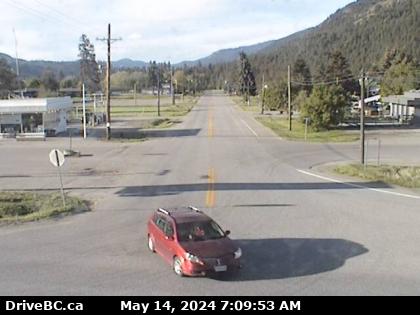 Traffic Cam Hwy-3 in Midway, at Florence St, looking south. (elevation: 581 metres) Player