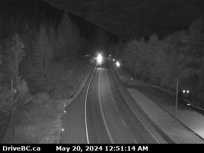 Traffic Cam Hwy-1, 20 km west of Revelstoke, looking west. (elevation: 510 metres) Player