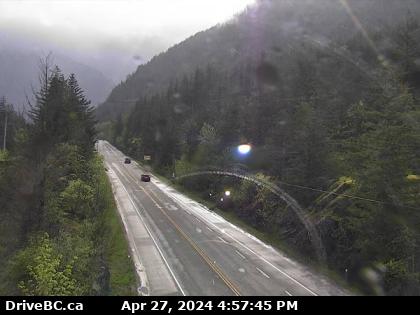 Traffic Cam Hwy-7, about 2 km west of Hope, looking east. (elevation: 74 metres) Player