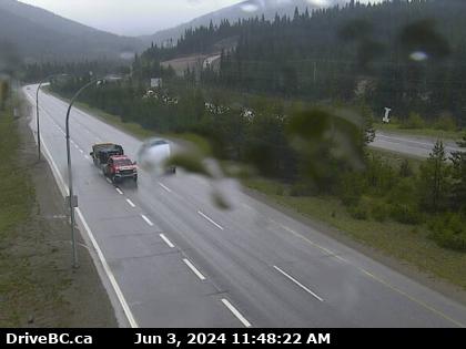 Traffic Cam Hwy-5, by Britton Creek Rest Area northbound turnoff, looking south. (elevation: 1132 metres) Player