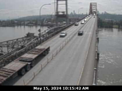Traffic Cam Pattullo Bridge at north end, in New Westminster, looking south. (elevation: 20 metres) <div style='font-size:8pt;font-style:italic'> <br>Images courtesy of <a href='https://www.translink.ca/' target='_blank'>TransLink</a> </div> Player