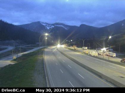 Traffic Cam Hwy-5, northbound at Zopkios Rest Area, near the Coquihalla Summit looking south. (elevation: 1208 metres) Player