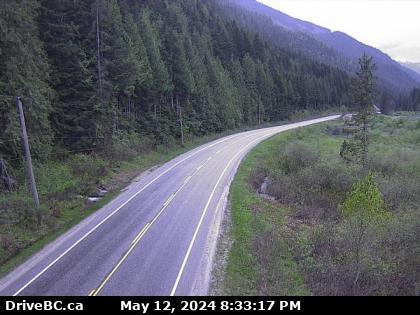 Traffic Cam Hwy-1, about 33 km west of Revelstoke, looking west. (elevation: 438 metres) Player