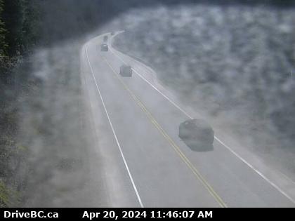 Traffic Cam Hwy-1, by Griffin Lake, about 27 km west of Revelstoke, looking east. (elevation: 470 metres) Player