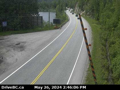 Traffic Cam Hwy-1, by Griffin Lake, about 27 km west of Revelstoke, looking west. (elevation: 470 metres) Player