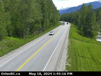 Traffic Cam Hwy-1, about 4 km west of Revelstoke, looking east. (elevation: 525 metres) Player
