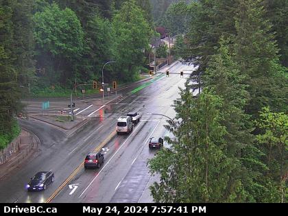 Traffic Cam Hwy-1 (Upper Levels Highway) at Capilano Rd. looking south. (elevation: 51 metres) Player
