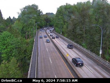 Traffic Cam Hwy-1 (Upper Levels Highway) at Capilano Rd. looking west. (elevation: 51 metres) Player