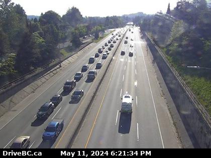 Traffic Cam Hwy-1 (Upper Levels Highway) at Lonsdale Ave, looking west. (elevation: 132 metres) Player