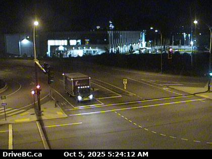 Traffic Cam Hwy-17 (South Fraser Perimeter Rd) at 80<sup>th</sup> Street, looking north. (elevation: 10 metres) Player