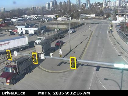 Traffic Cam Hwy-17 (South Fraser Perimeter Rd) at Tannery Rd Overpass in Surrey, looking north. (elevation: 5 metres) Player