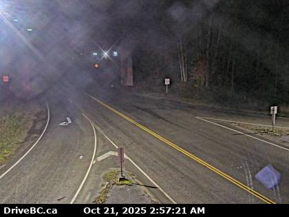 Traffic Cam Hwy-1 at Hwy-23 in Revelstoke, looking south to Hwy-23. (elevation: 446 metres) Player
