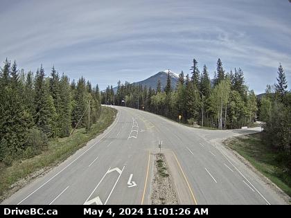 Traffic Cam Hwy-23, near the Upper Arrow Lake ferry landing at Shelter Bay, middle of queue, looking north. (elevation: 455 metres) <div style='font-size:8pt;font-style:italic'> <br>For inland ferry information visit <a href='http://www.th.gov.bc.ca/marine/ferry_schedules.htm' target='_blank'> Inland Ferry Schedules</a>, and <a href='http://www.drivebc.ca/' target='_blank'>DriveBC</a> for inland ferry incidents or delays. </div> Player