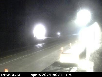 Traffic Cam Hwy-1, about 30 km east of Revelstoke, looking east. (elevation: 658 metres) Player