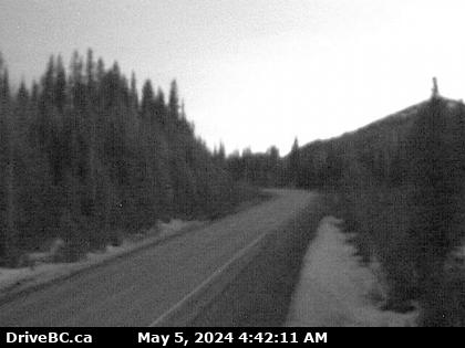 Hwy-3B, about 15 km north of Rossland and 4 km south of summit, looking north. (elevation: 1539 metres) Traffic Camera