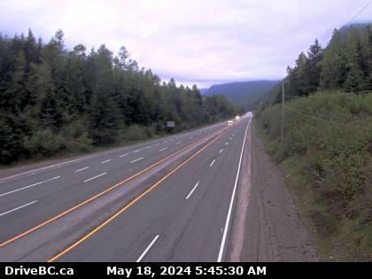 Traffic Cam Hwy-3 at the Hope Slide pullout, looking east. (elevation: 734 metres) Player