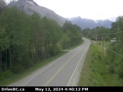 Traffic Cam Hwy-20, between Bella Coola and Hagensborg, looking west. (elevation: 42 metres) Player