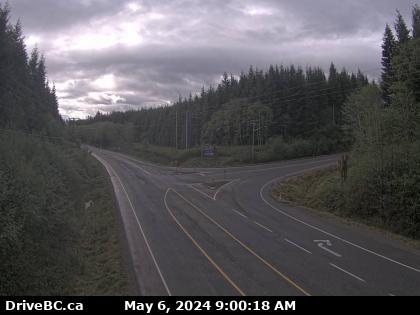 Traffic Cam Hwy-19 at Hwy-30 (Port Alice Rd) junction, between Port Hardy and Port McNeill, looking south. (elevation: 85 metres) Player