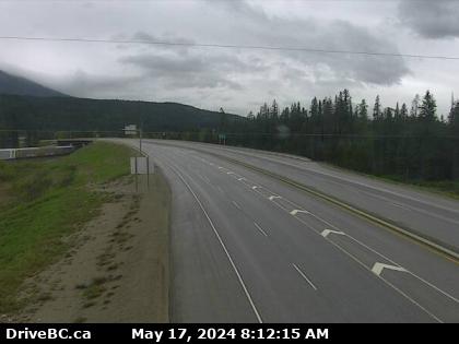 Traffic Cam Hwy-1, about 28 km north of Golden at Donald Bridge, looking west. (elevation: 780 metres) Player