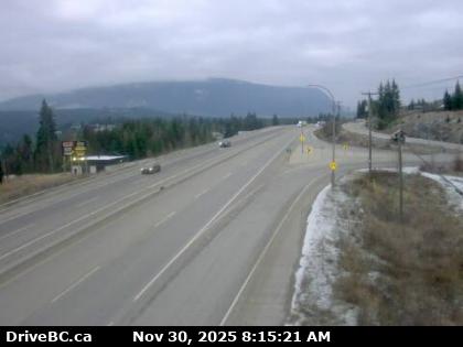 Traffic Cam Hwy-1, at Highland Drive east of Sorrento at the Blind Bay turn off, looking southeast. (elevation: 491 metres) Player
