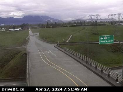 Traffic Cam Hwy-1 at Annis Rd, looking north. (elevation: 15 metres) Player