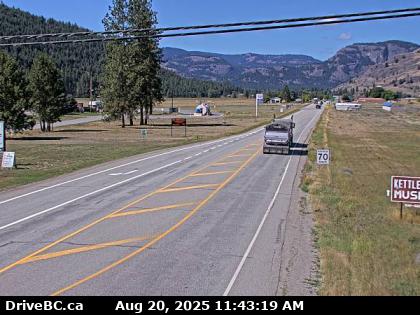 Hwy-3 in Midway, at Florence St, looking west. (elevation: 581 metres) Traffic Camera