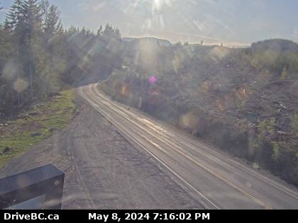 Traffic Cam Hwy-28, (Gold River Hwy) about 24 km west of Campbell River, looking west. (elevation: 300 metres) Player