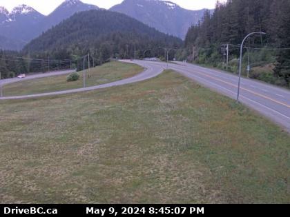 Hwy-1 at Hwy-7 near Hope, looking west. (elevation: 85 metres) Traffic Camera