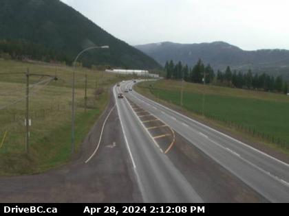 Traffic Cam Hwy-97 at Silvernails Road near Falkland, looking southeast. (elevation: 600 metres) Player