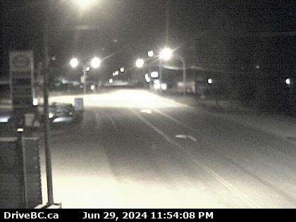 Traffic Cam Junction of Hwy-6 and Hwy-23 in Nakusp, looking south along Hwy-6. (elevation: 471 metres) Player