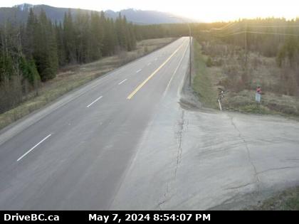 Hwy-16, about 50 km west of McBride at Loos Rd, looking west. (elevation: 868 metres) Traffic Camera