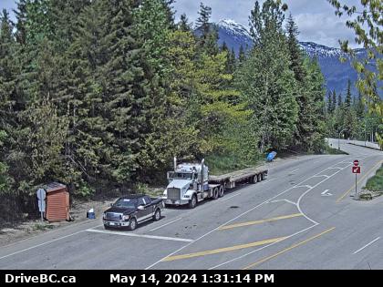 Traffic Cam Hwy-23, near the Upper Arrow Lake ferry landing at Shelter Bay, front of queue, looking north. (elevation: 455 metres) <div style='font-size:8pt;font-style:italic'> <br>For inland ferry information visit <a href='http://www.th.gov.bc.ca/marine/ferry_schedules.htm' target='_blank'> Inland Ferry Schedules</a>, and <a href='http://www.drivebc.ca/' target='_blank'>DriveBC</a> for inland ferry incidents or delays. </div> Player
