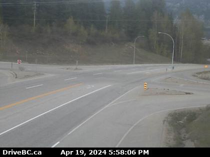Traffic Cam Hwy-3 at 14th Ave. in Castlegar, looking east. (elevation: 575 metres) Player