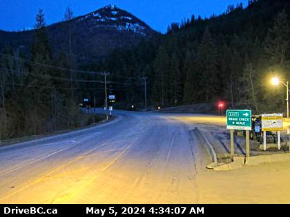 Traffic Cam Hwy-3B at Hwy-22 (Rossland Weigh Scale) looking west on Hwy-22. (elevation: 1071 metres) Player
