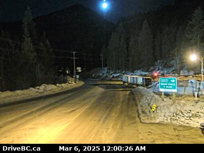 Traffic Cam Hwy-3B at Hwy-22 (Rossland Weigh Scale) looking west on Hwy-22. (elevation: 1071 metres) Player