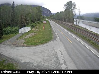 Traffic Cam Hwy-16, at Kasiks resort area, 60 km west of Terrace, looking east. (elevation: 12 metres) <div style='font-size:8pt;font-style:italic'> <br>Images provided by Nechako North Coast Road & Bridge with BC Ministry of Transportation and Infrastructure. </div> Player