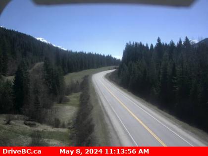 Traffic Cam Hwy-16, 27 km east of Tete-Jaune Junction, 40 km west of BC/Alberta border. (elevation: 1045 metres) <div style='font-size:8pt;font-style:italic'> <br>Images and communications provided by Lakes District Maintenance Ltd. </div> Player