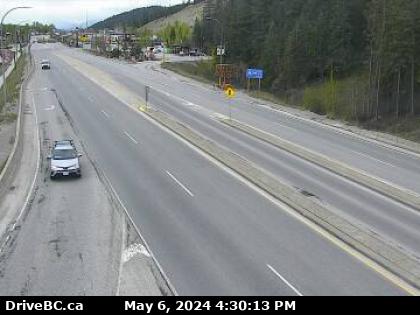 Hwy-1, at Hwy-95 interchange, looking northbound along Hwy-1. (elevation: 803 metres) Traffic Camera