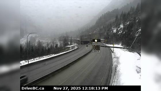 Traffic Cam Area B › South: Hwy 5, Great Bear Snowshed looking south Player