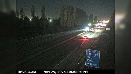 Traffic Cam HWY 99 Looking south between Blundell overpass and Steveston offramp Player