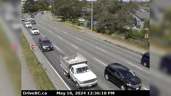 Traffic Cam Saanich › North: Hwy 17 (Patricia Bay Highway) at Ravine Way, looking north Player