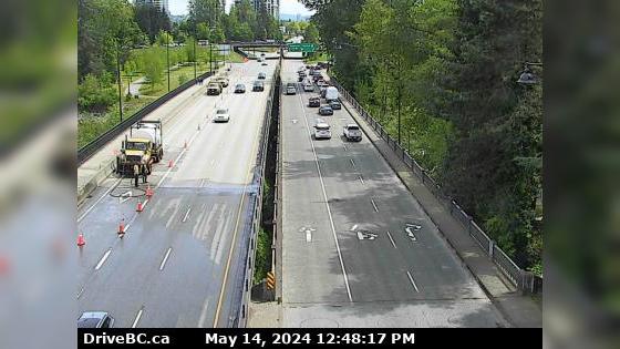 Traffic Cam West Vancouver › East: Taylor Way and Marine Drive intersection, looking east toward Lions Gate Bridge Player