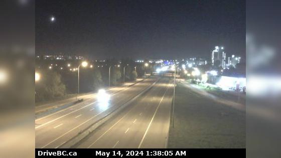Traffic Cam Brighouse › North: Hwy 99 at Shell Rd, approaching Oak St Bridge, looking north Player