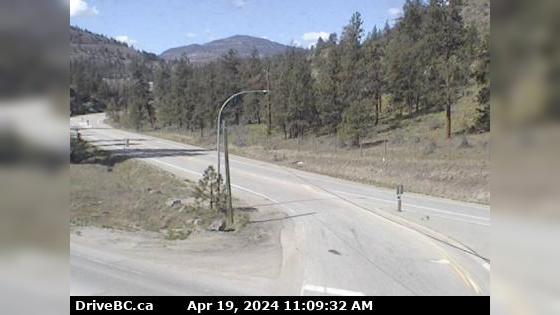 Kaleden › West: Hwy 97 at Hwy 3A junction, just south of - Weigh Scale, looking west Traffic Camera