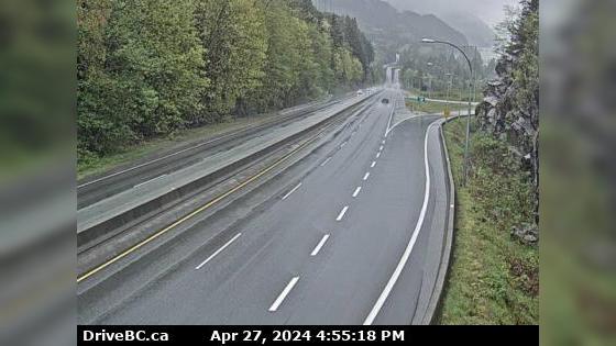 Traffic Cam Squamish › South: Hwy 99, about 12km south of - looking south Player