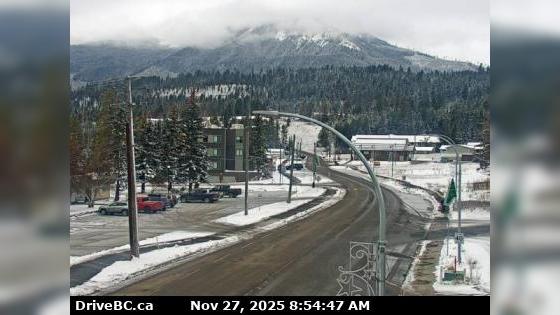 Traffic Cam Elkford › West: Hwy 43 at Fording River Road in - looking west Player