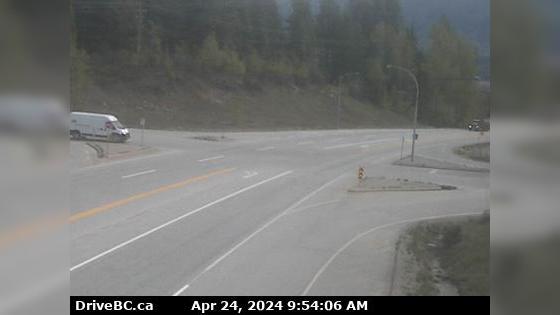 Traffic Cam Castlegar › East: Hwy 3 at 14th Ave. in - looking east Player